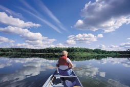 Canoeing, Astotin Lake, Elk Island National Park - Kanutour, Astotin Lake, Elk Island National Park (Photo Credit: Travel Alberta)