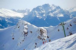 Herrliche Berglandschaft nahe Jasper Alberta, Kanada, im Jasper National Park - Photo Credit: Jasper Tourism