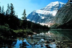 Herrliche Berglandschaft nahe Jasper Alberta, Kanada, im Jasper National Park - Photo Credit: Jasper Tourism