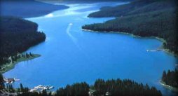 Maligne Lake (Jasper National Park) - Photo Credit: Maligne Tours Ltd.
